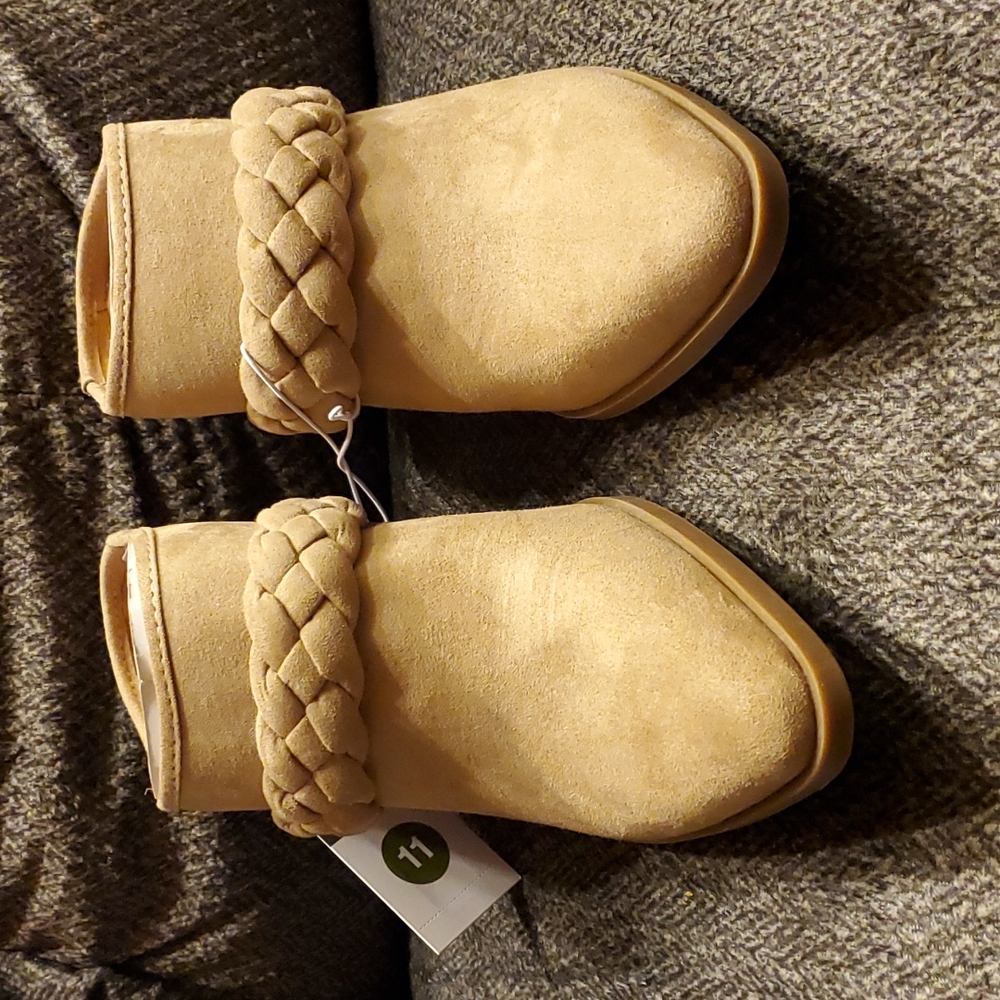 Womens NWT Universal Thread Taupe Avis Boot Mule Clog - Picture 2 of 5